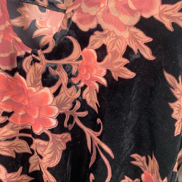 Vintage Havana Floral Velvet Bell Sleeve Crop Top - Picture 4 of 11